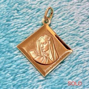 14kt Gold Blessed Mother Mary Medal Pendant